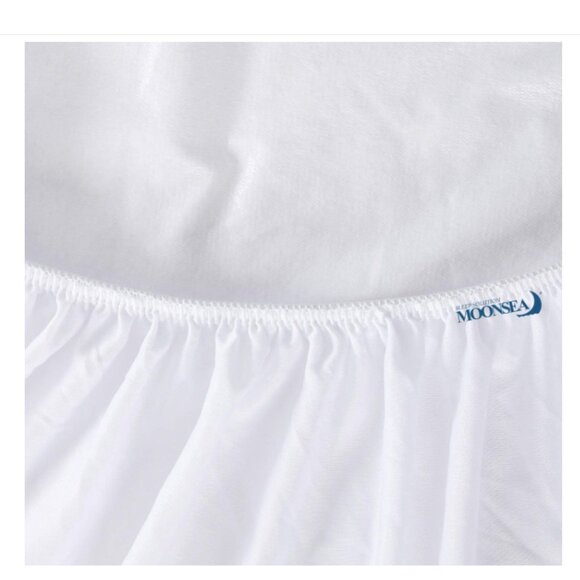 54" x 75" Waterproof Mattress Protector for Babies/Kids - NEVER USED NWOT - Picture 7 of 7